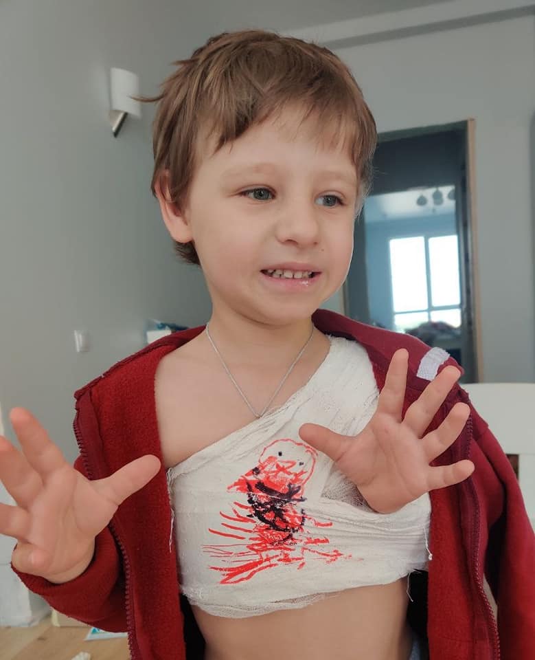 В Эпицентре на ребенка упал шкаф. Скриншот из фейсбука