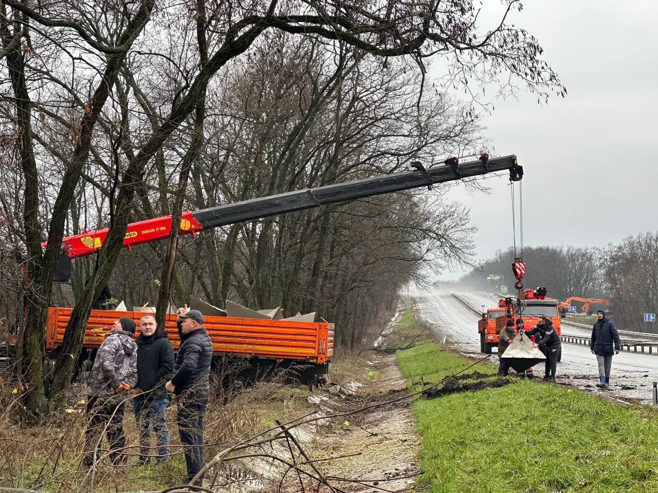 Фото засечной черты на границе с Украиной в Белгородской области 