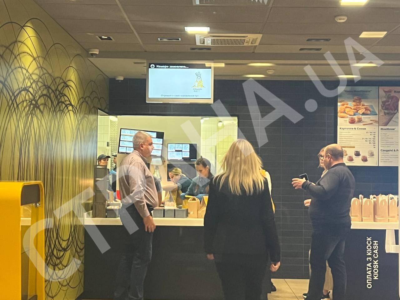 Фото с открытия Макдональдса в Киеве