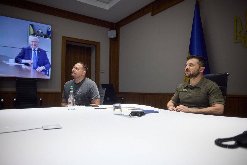 Зеленский созвонился с Клинтоном