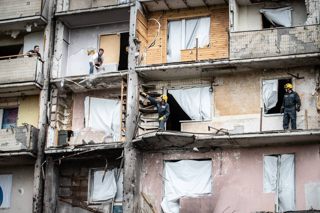 Последствия обстрелов в Киеве