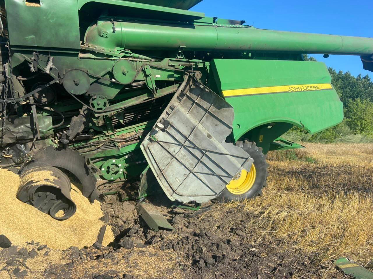 Под Сумами грузовик подорвался на минах