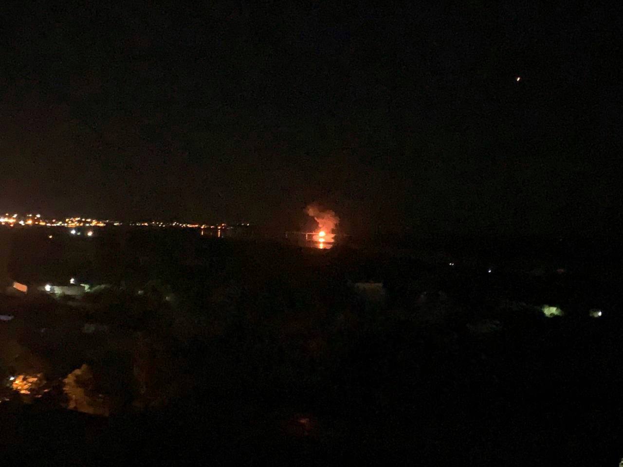 В районе Антоновского моста вблизи Херсона взрывы