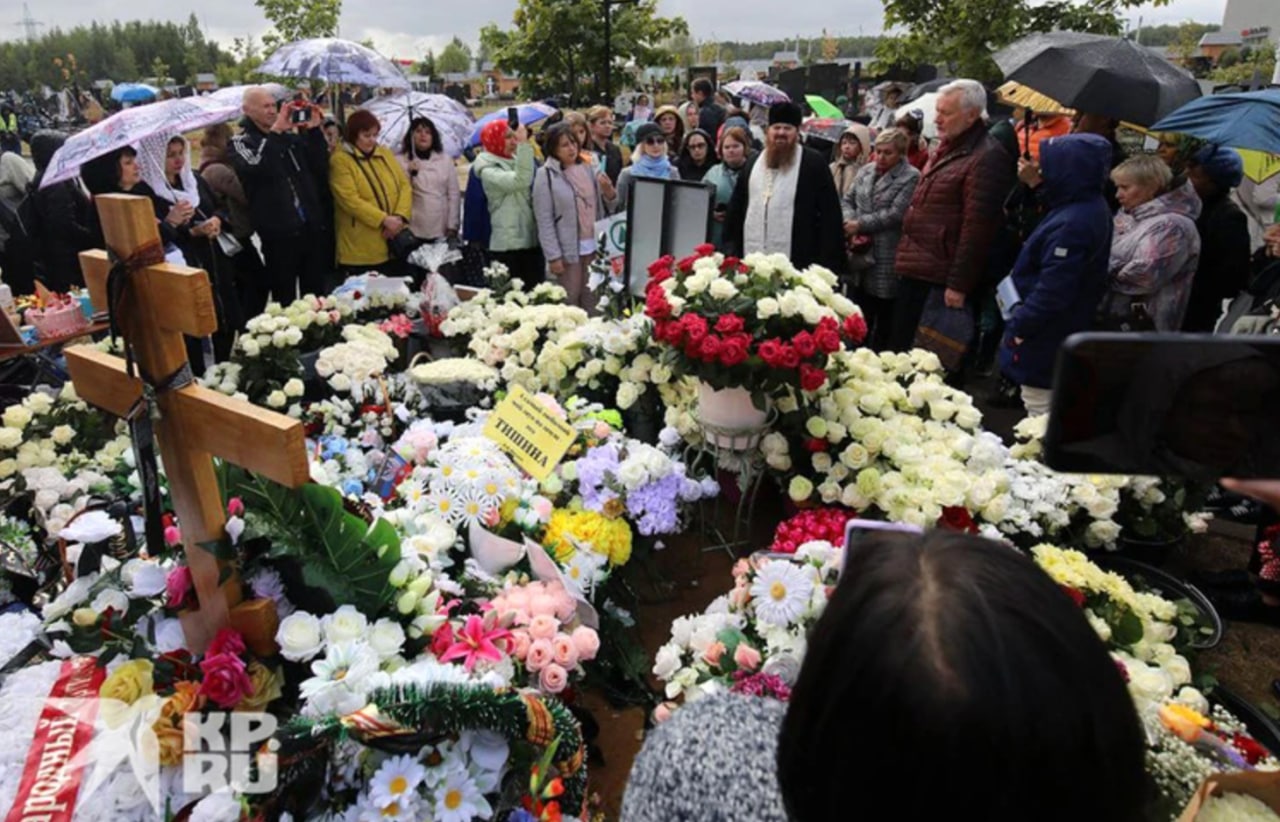 Поклонники Шатунова отметили день рождения покойного артиста