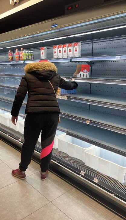 В Херсоне пустеют полки магазинов