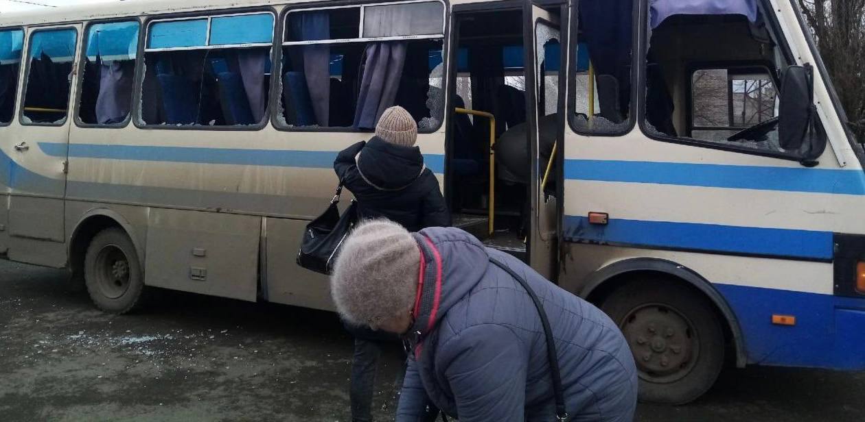 Автобус, що потрапив під обстріл