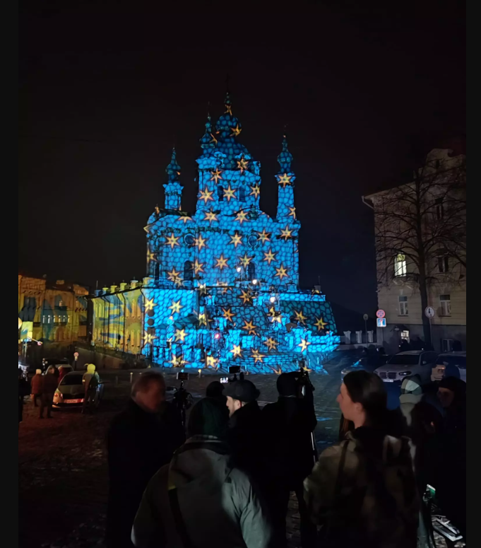 Подсветка Андреевской церкви в Киеве