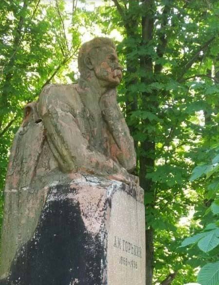 Бюст Максима Горького демонтирован в селе Левенцовка Полтавского района