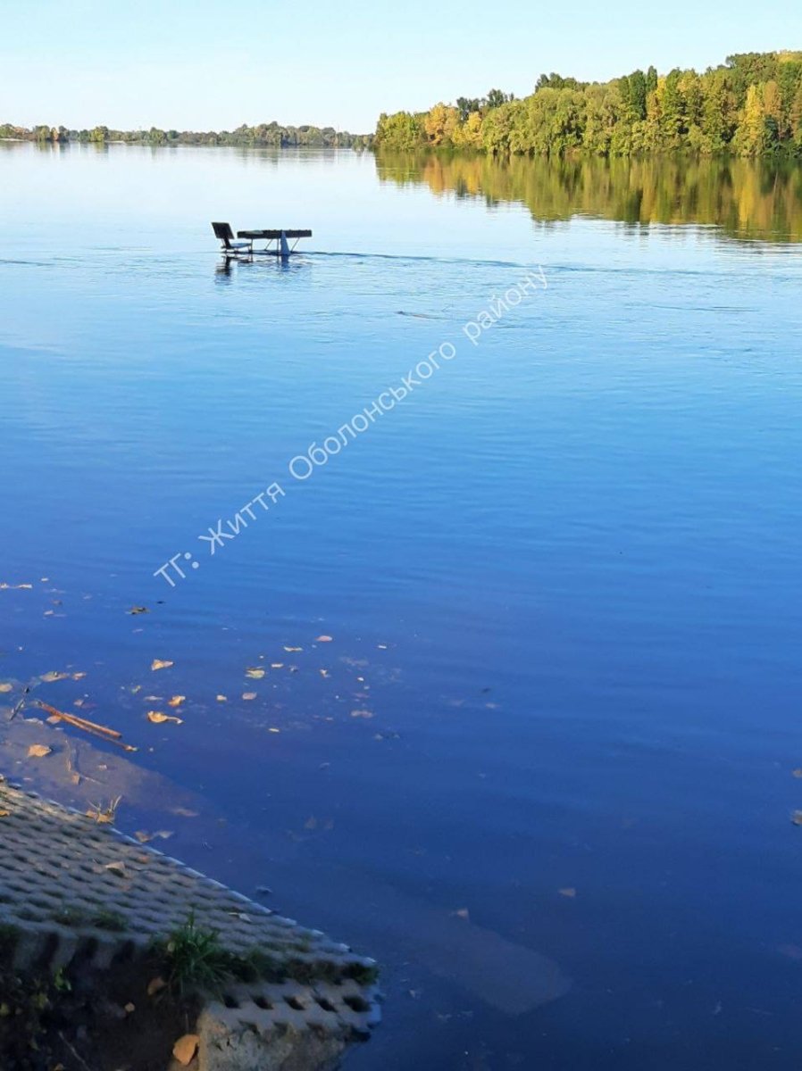 Так сейчас выглядит Днепр в Киеве на Оболони после того, как в реке поднялся уровень воды