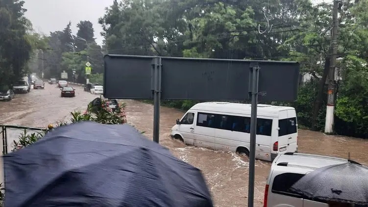 Ялту затопило 18 июня 2021 года, фото Twitter/ Ялтинец