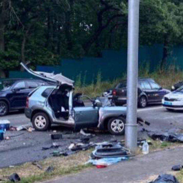 авто, в котором погибли двое взрослых и двое детей