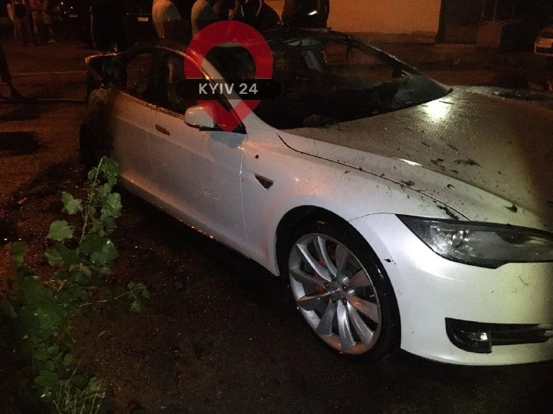 Сгоревшая "Тесла" Богдана. Фото:&nbsp;facebook.com/kievtypical