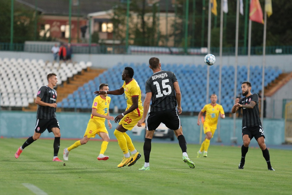 Фото: "Ингулец"&nbsp;из поселка Петрово Кировоградской области встретился на поле с луганской "Зарей"