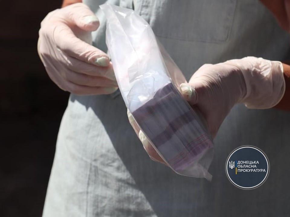 Деньги, которые женщина выручила за ребенка