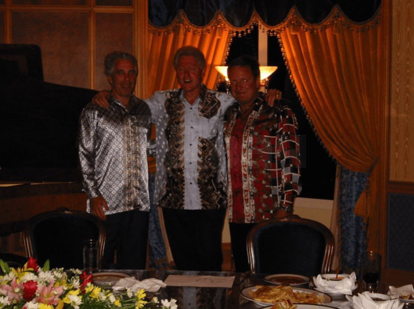 Фото Джеффері Епштейна та Білла Клінтона на острові. Джерело - justice.gov